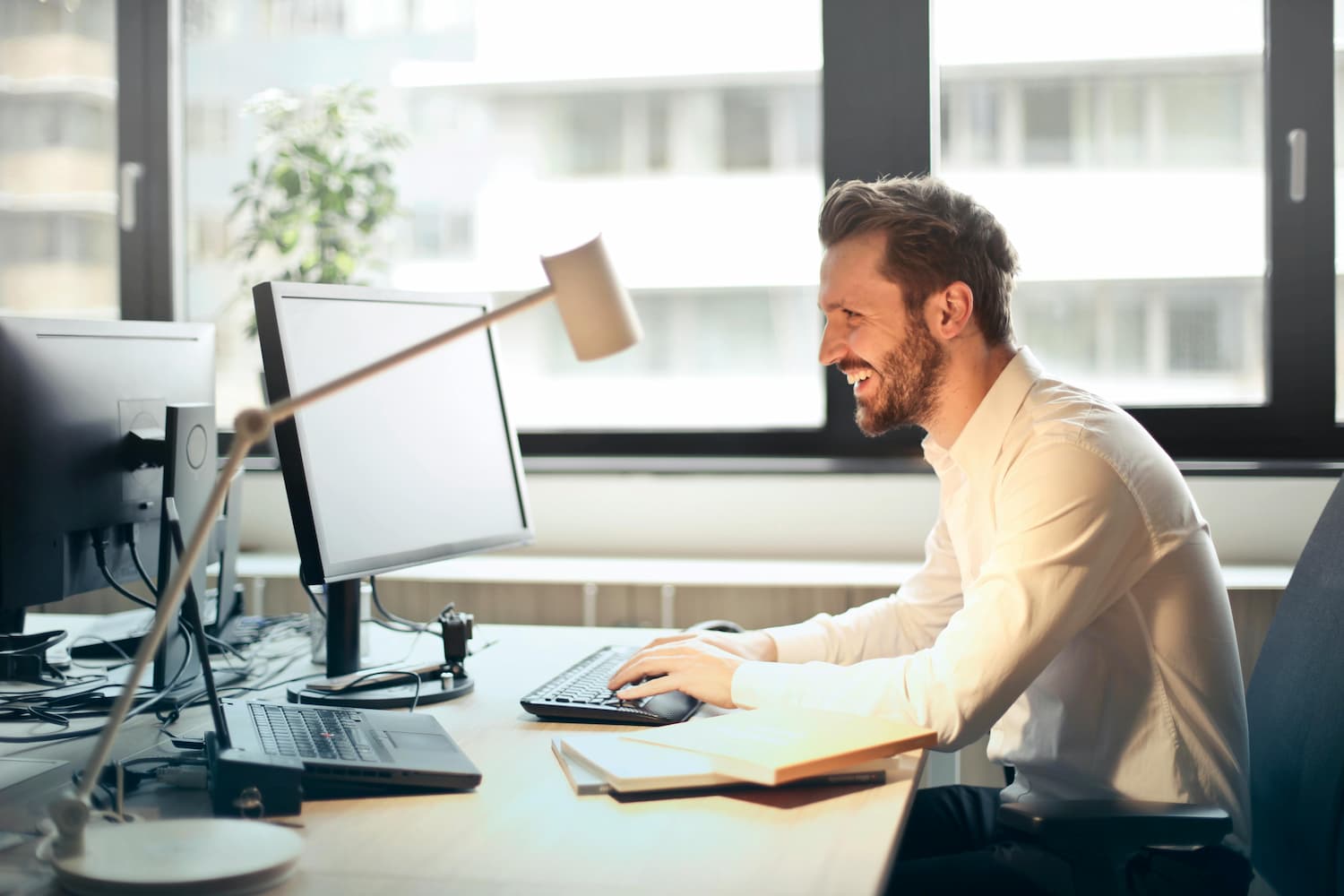 English Ghostwriter Crafts Texts That Pave the Way to Business Triumph