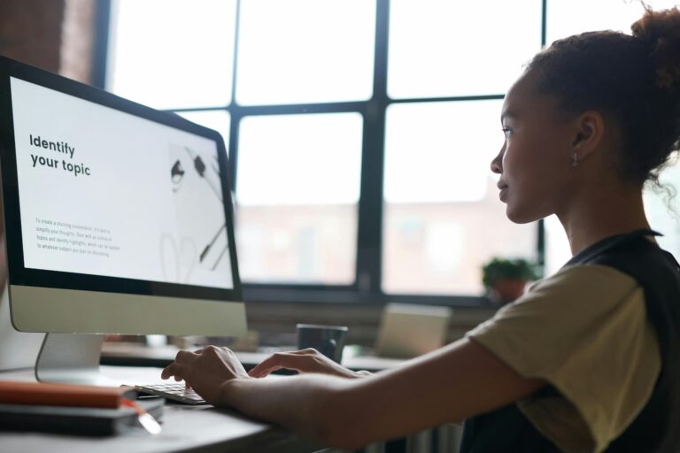 Ghostwriters for Essays – A Look Behind the Scenes